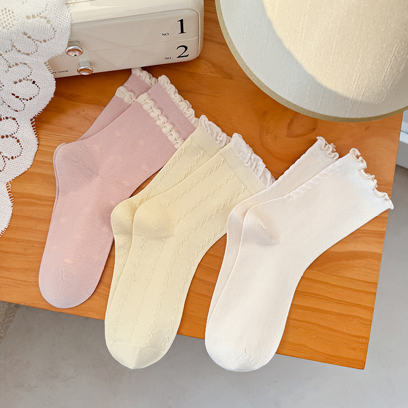 Trendy Fashionable Embossed Ruffle Pattern Socks  Crew Socks for Spring and Summer.jpg