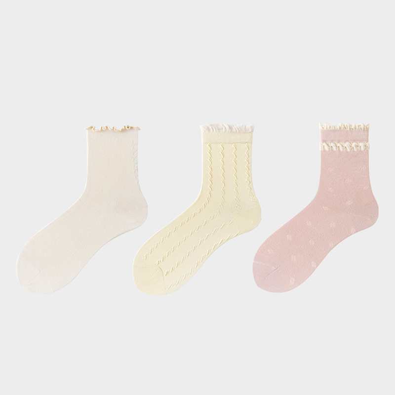 1Trendy Fashionable Embossed Ruffle Pattern Socks  Crew Socks for Spring and Summer