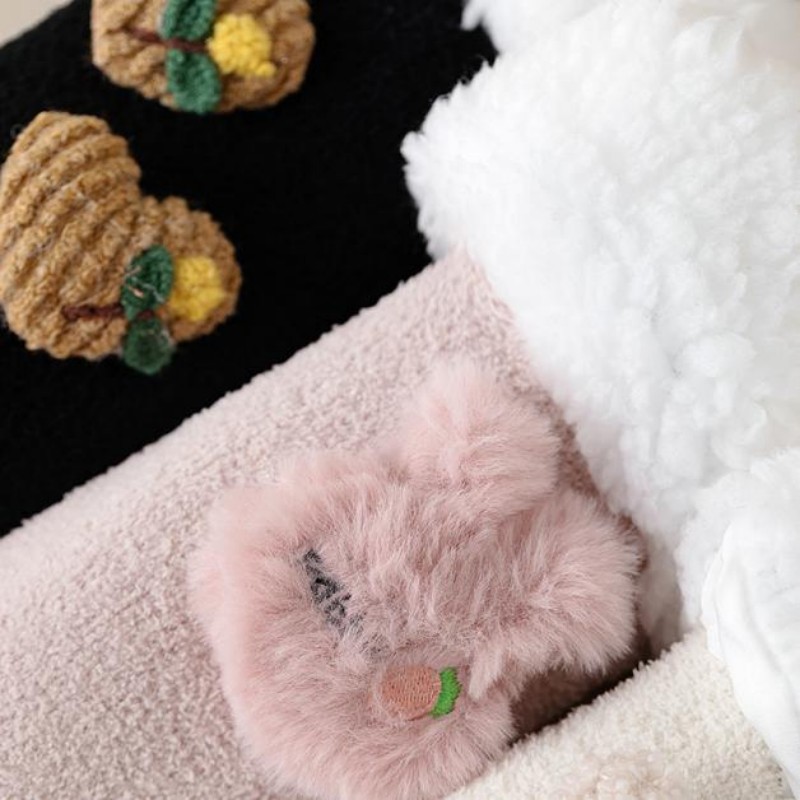 Manufacturer OEM New Design Fuzzy Women Merino Crew Socks for Winter (3).jpg