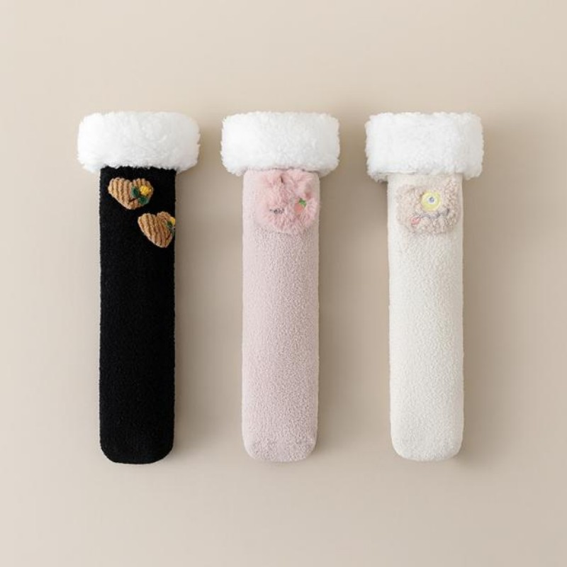 Manufacturer OEM New Design Fuzzy Women Merino Crew Socks for Winter (1).jpg